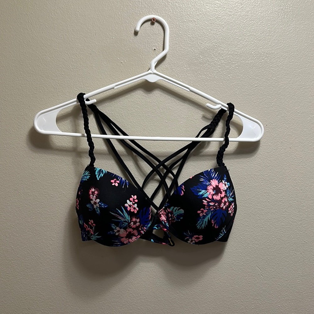 Trillium bikini top Size S ⚫️floral